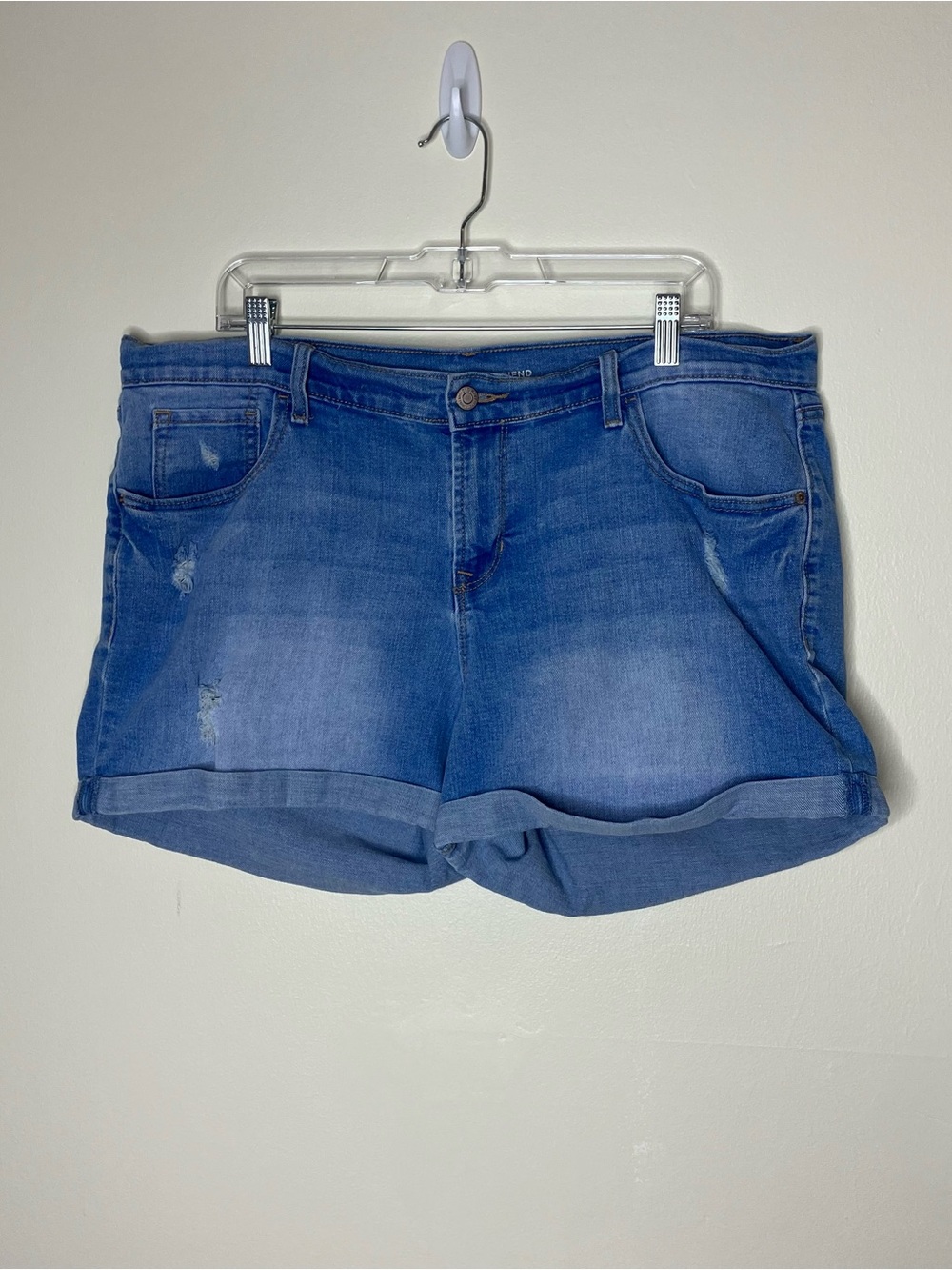 Old Navy Boyfriend distressed rolled denim shorts 16